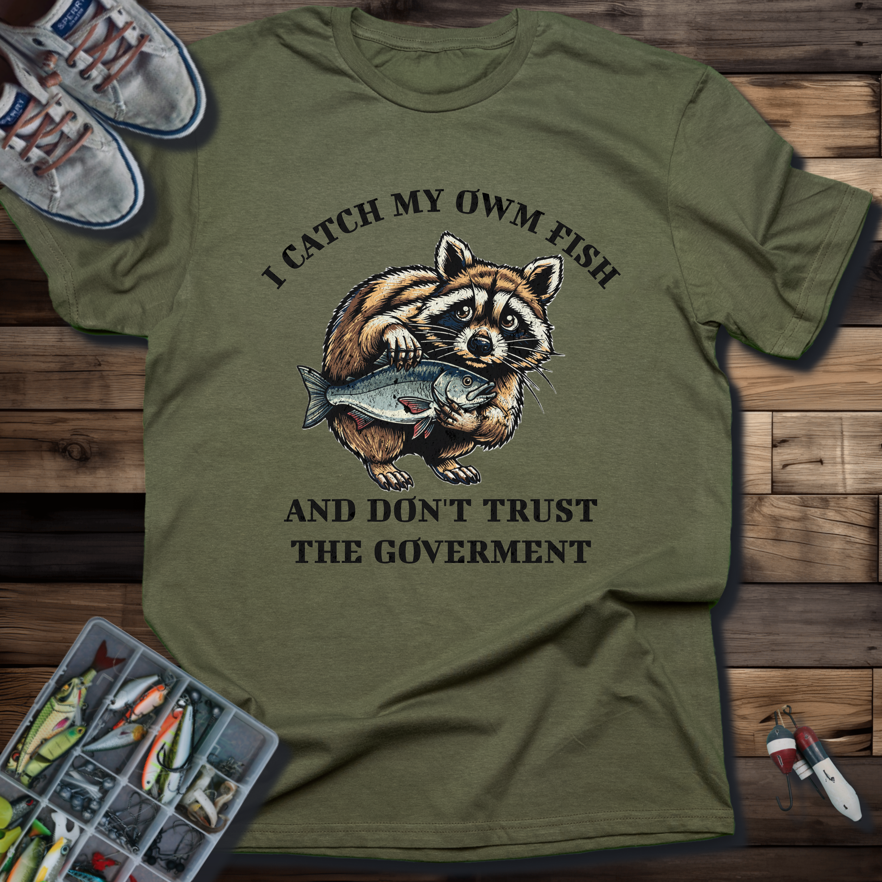 I CATCH MY OWN FOOD AND DON'T TRUST THE GOVERMENT T-SHIRT